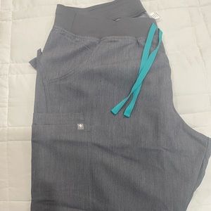 FIGS Large Kade Scrub pants in Graphite NWOT